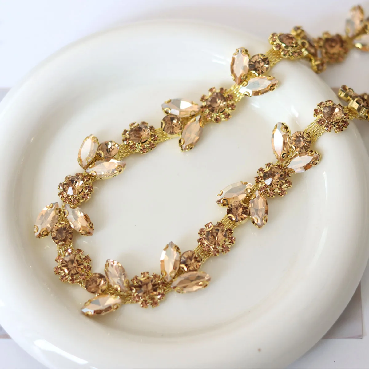 Cadena de copa de diamantes de imitación de cristal de Color champán de 30cm de longitud, Base dorada de vidrio para coser en adorno de malla para decoración de prendas DIY