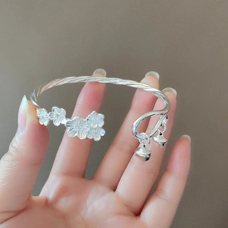 

Chinese-style plum blossom bell bracelet, simple and versatile, super ethereal open bracelet and jewelry