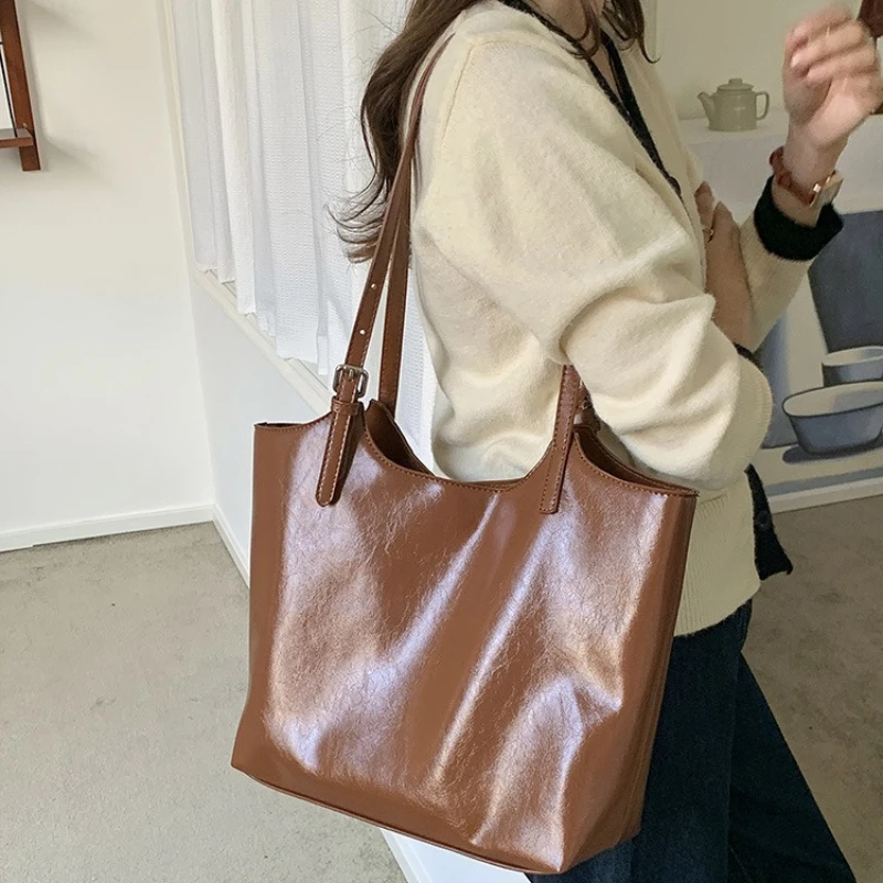 Retro Oil Wax Faux Leather Tote Bag, Large Capacity Shoulder Handbag with Adjustable Double Straps,Women Commute Underarm Bags