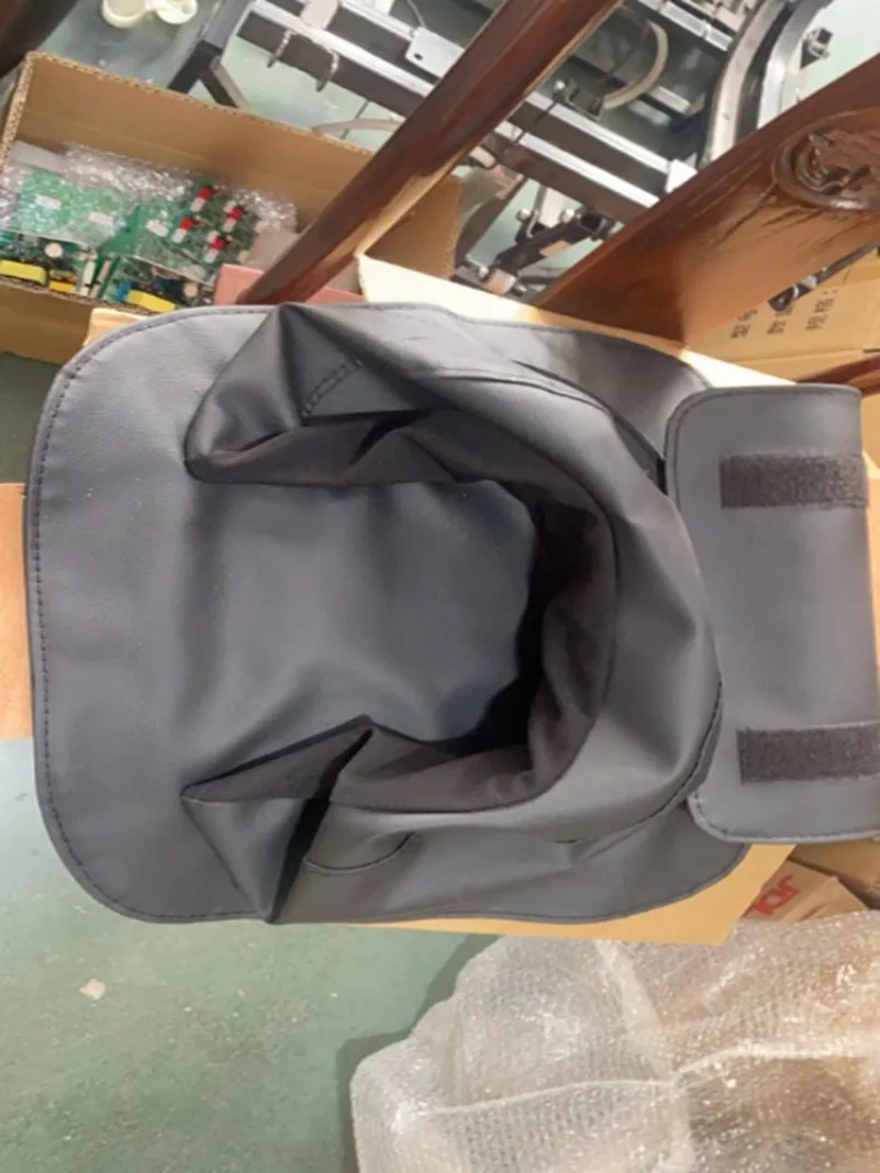 accessoires-pour-fauteuil-de-massage-fujian-fu'an-zhigao-coussin-gris-ao--appui-tete-en-cuir-noir