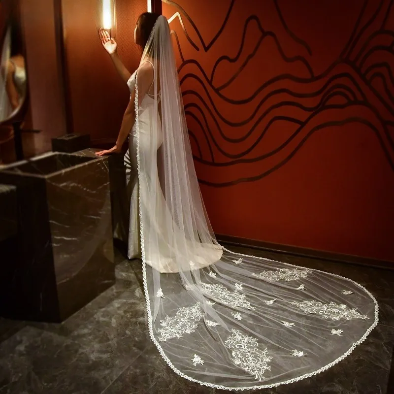 

Lace-edged Bridal Veil Single Layer Decal Wedding Veil