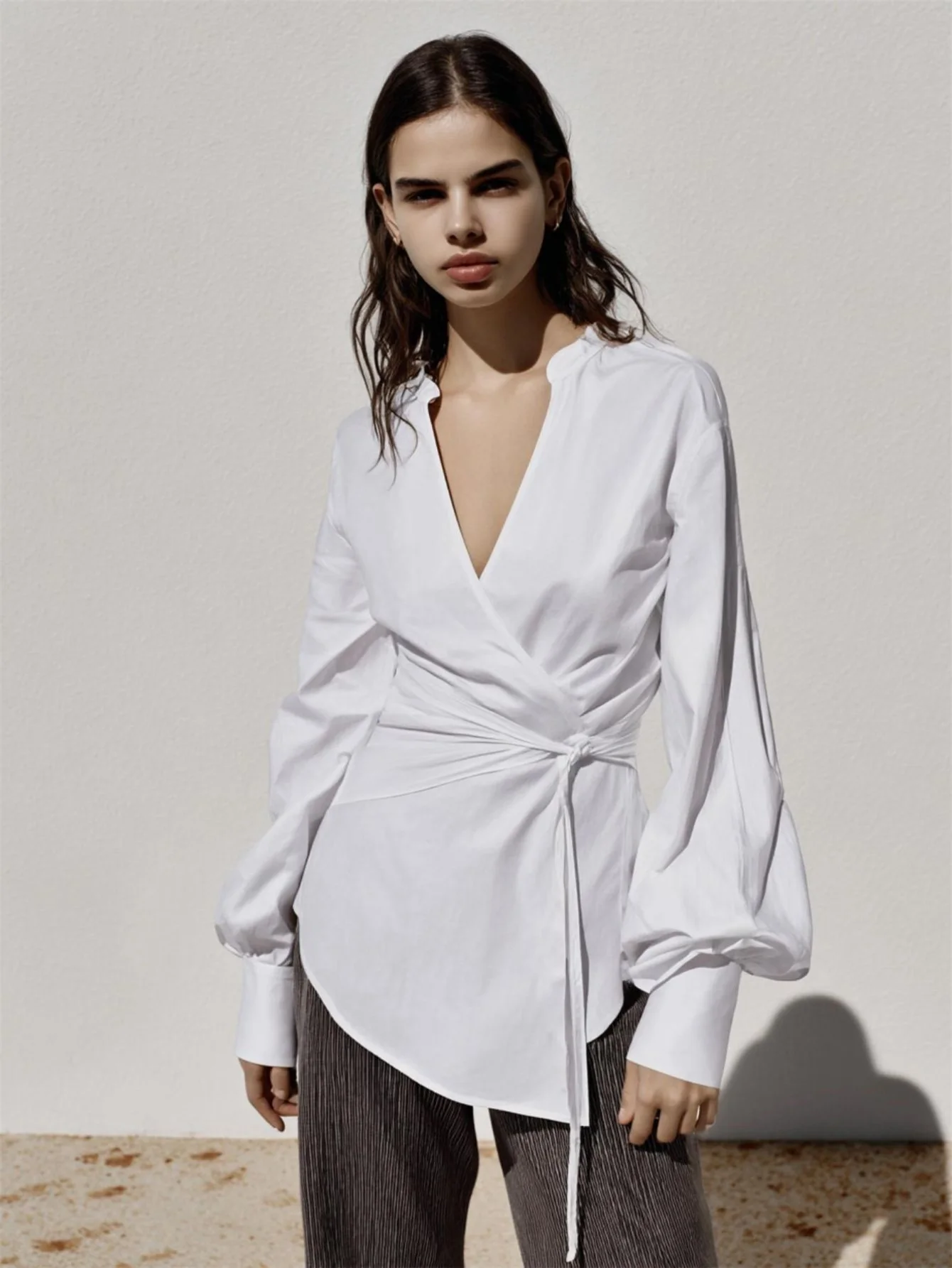 レディース長袖Vネックシャツ 秋冬ファッション ビジネスカジュアル 無地折りたたみデザイン