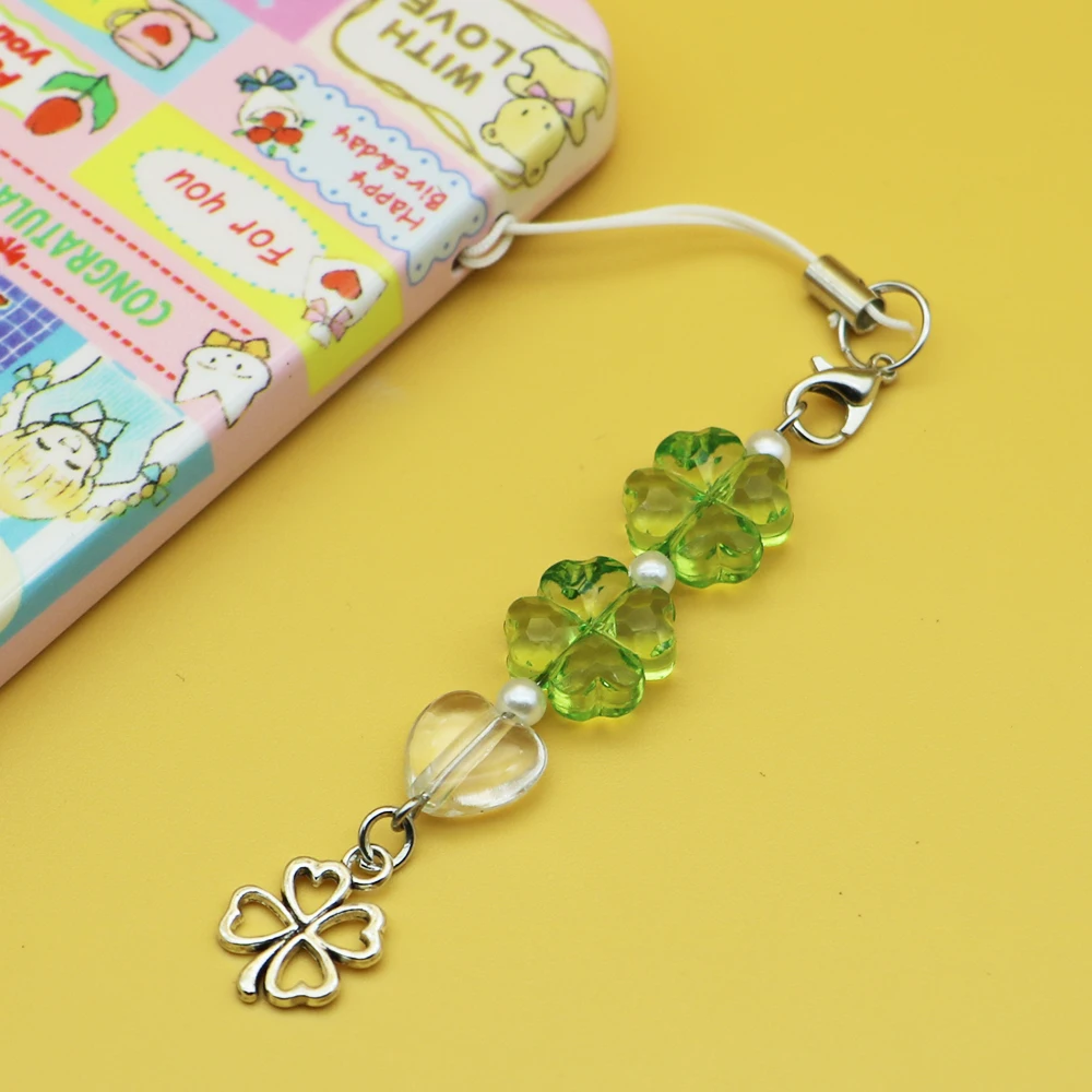 Y2K Lucky Clover Herz Handyanhänger Gurt Grüne Perlen Handyhülle Handy Lanyard Taschenanhänger für iPhone Schlüsselanhänger – Detail 2