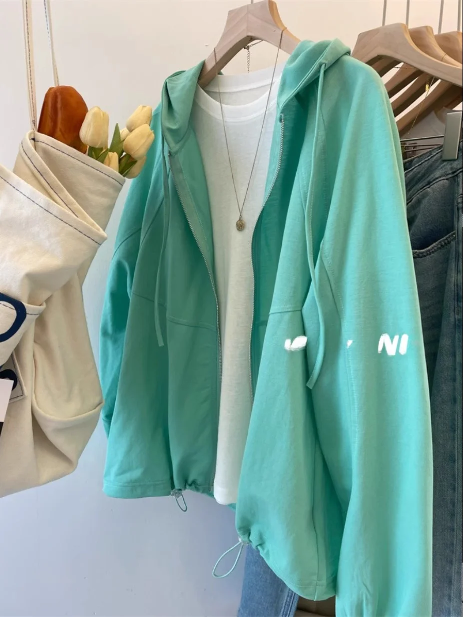 プラスサイズの夏の女性のロングスベフード付き軽量日焼け防止服、ぽっちゃりMMのための薄いカーディガンアウターウェア