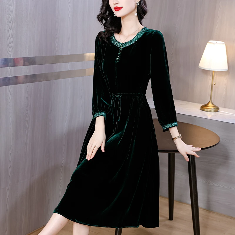 

2023 Autumn and Winter New Silk Dark Green Round Neck Loose Size Dress Women's Vintage Spliced Belt Slim Knee Length Robe