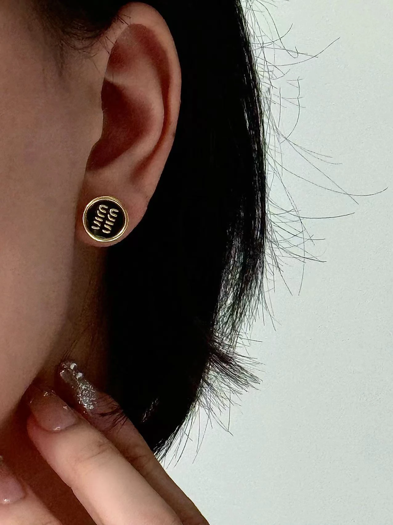 

Luxury Brass M-Shaped Earrings High-End Light Luxury Ear Ornaments Niche Design Fashionable Jewelry Accessory