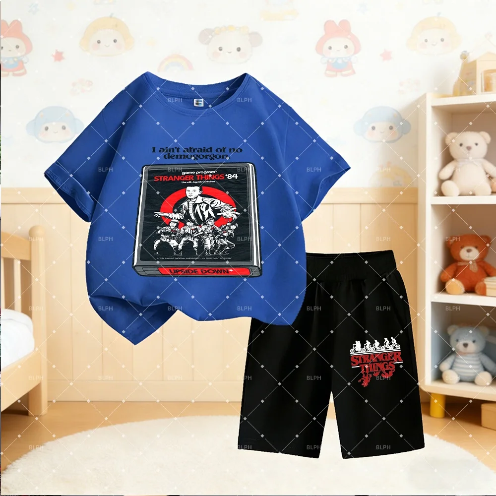 

Милый детский комплект футболок в стиле «Стрэнджер Тингс» с графическим принтом «I'm Chill», мягкий и удобный для маленьких фанатов.