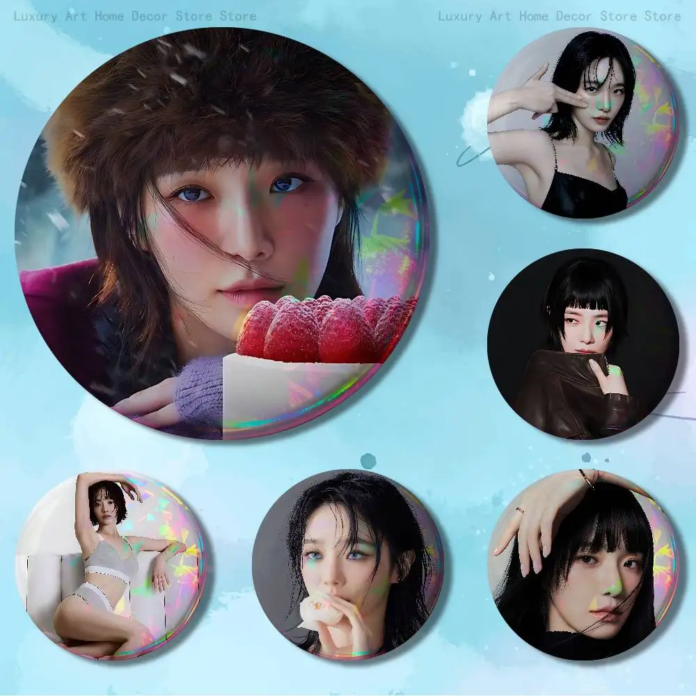 

Actor P-Park G-Gyu-Young 58mm 44mm HD Print Brooch Badges Pretty Derby Round Display Brooches Lapel Pins