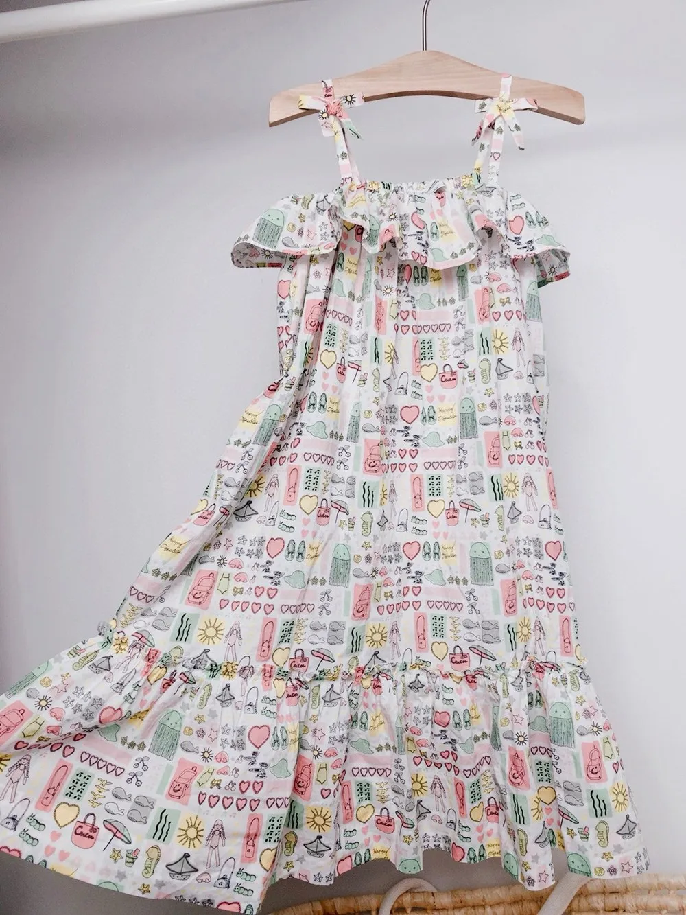 

vacation style Fashionable girls' dress kids girls clothes Cartoon graffiti pattern Summer sleeveless camisole dress