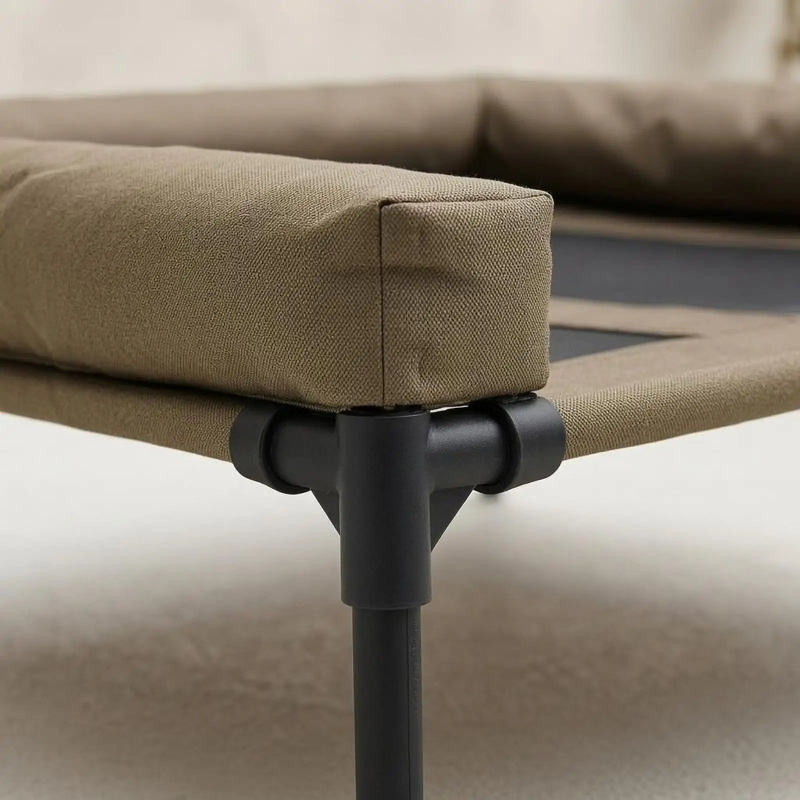 portable-elevated-pet-bed-with-cushion-for-medium-to-large-breed-comfort