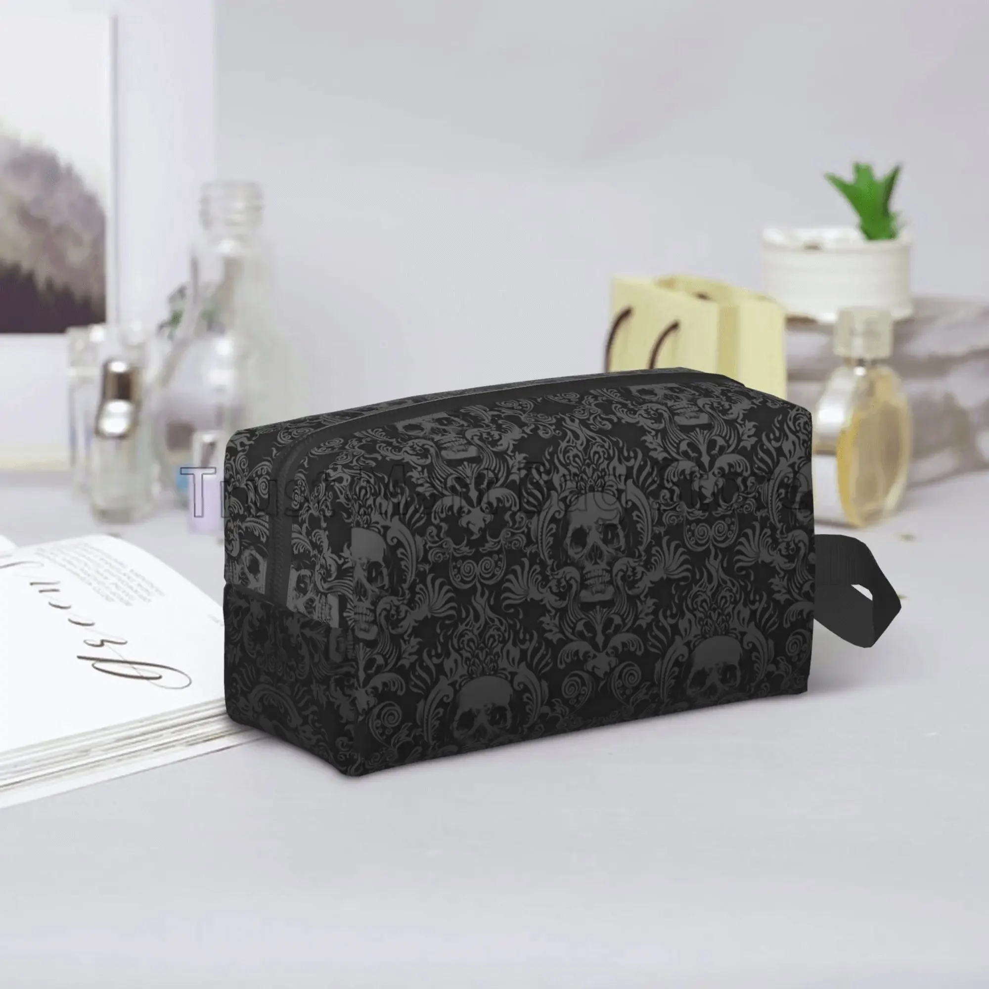 Borsa portaoggetti damascata con teschio nero gotico borse per trucco portatili di grande capacità per donna uomo borsa per cosmetici da viaggio