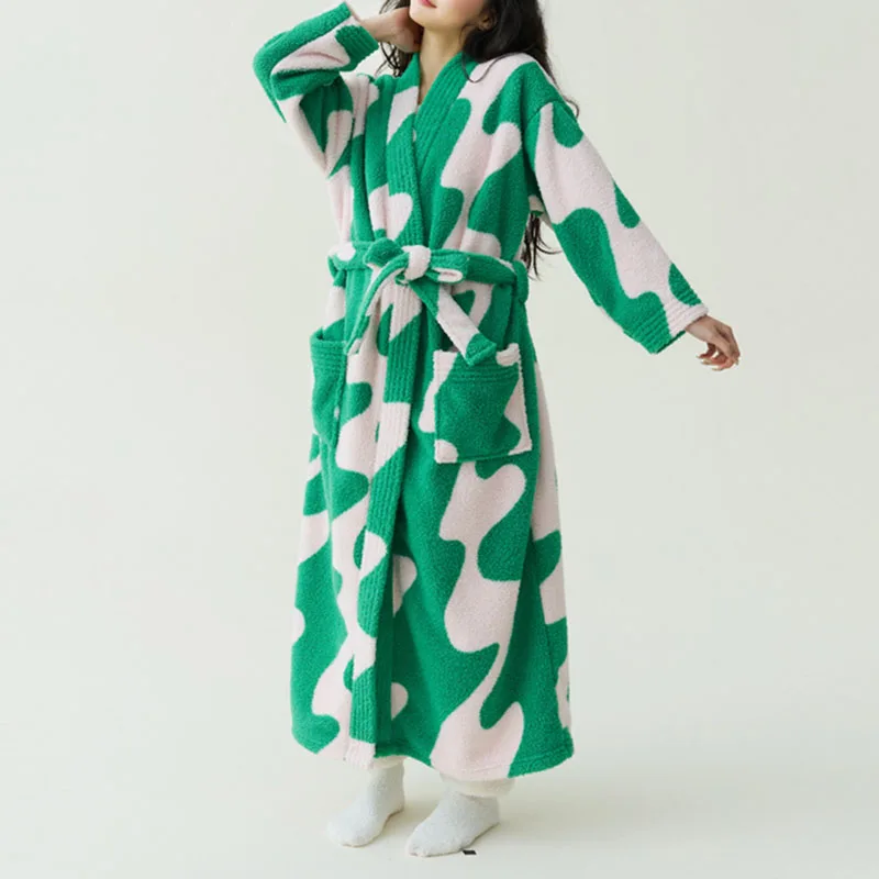 Otoño e Invierno nuevo Coral bata de terciopelo grueso terciopelo femenino largo baño impreso suave encaje hasta pijamas de mujer ropa de descanso Casual