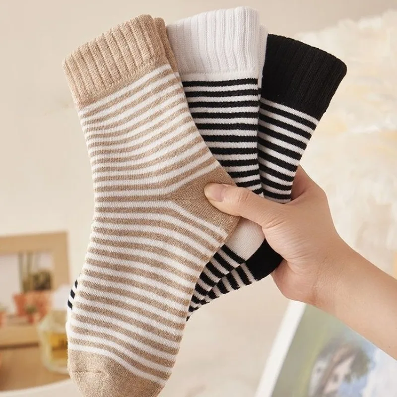5 paires de chaussettes thermiques à rayures mi-mollet pour femmes, épaisses et chaudes, automne-hiver, chaussettes d'école en tricot thermique pour filles, vente en gros