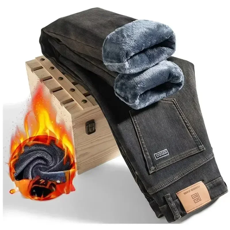 Celana Jeans Musim Dingin Berkualitas Tinggi Baru Model Kasual Lurus dengan Lapisan Bulu Tebal Longgar Hangat untuk Luar Ruangan Celana Panjang Streetwear Pria