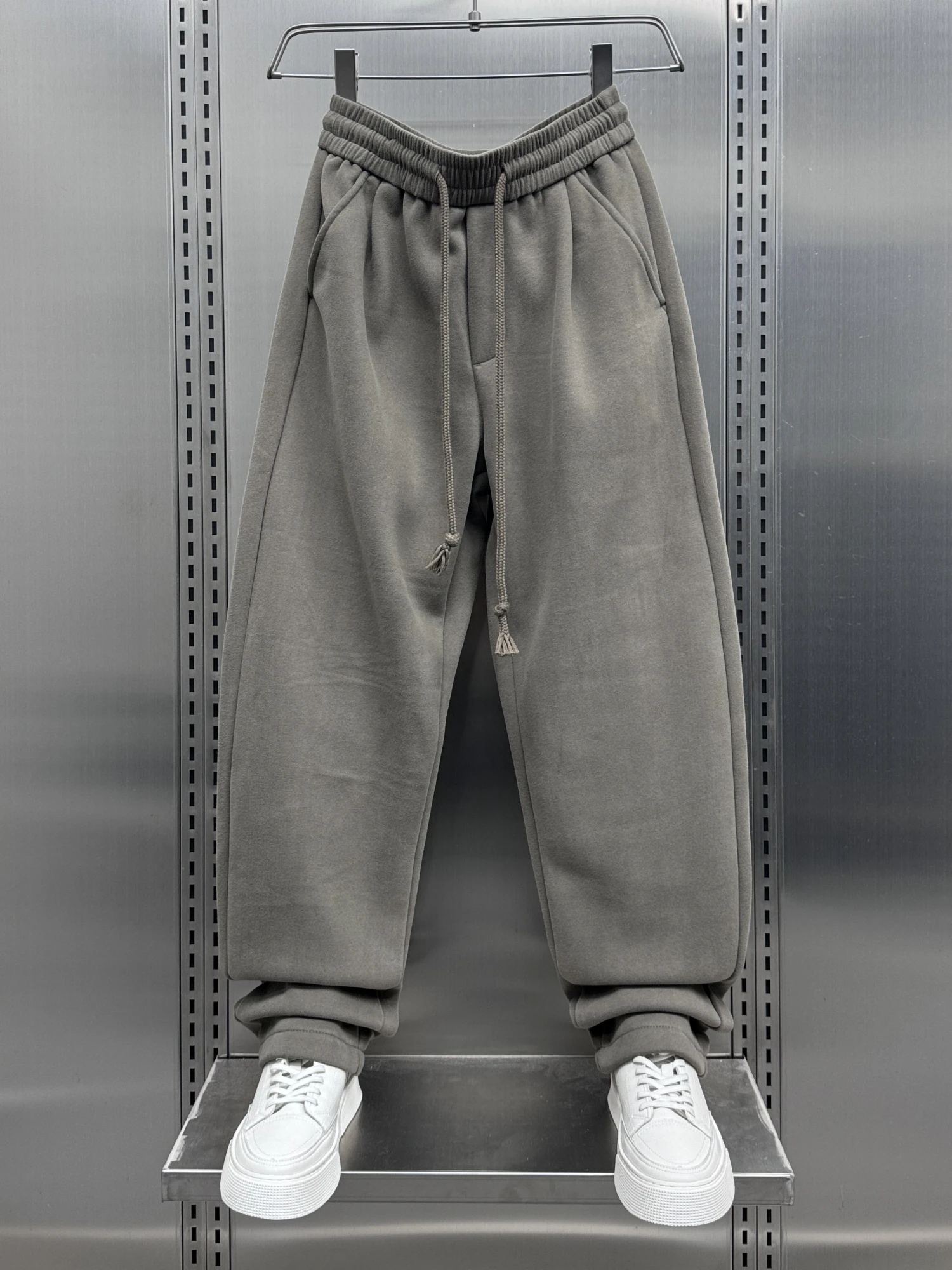 

Повседневные утепленные спортивные брюки прямого кроя с флисовой подкладкой для молодежи, корейские модные байкерские брюки, немнущиеся, прямые, в стиле tube-трусы