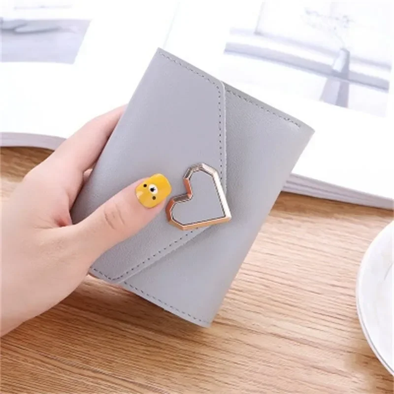 

New Short Women's Purse Heart Pattern Buckle Cute Wallets for Girl Large Capacity Slim-fit Simple Card Wallet