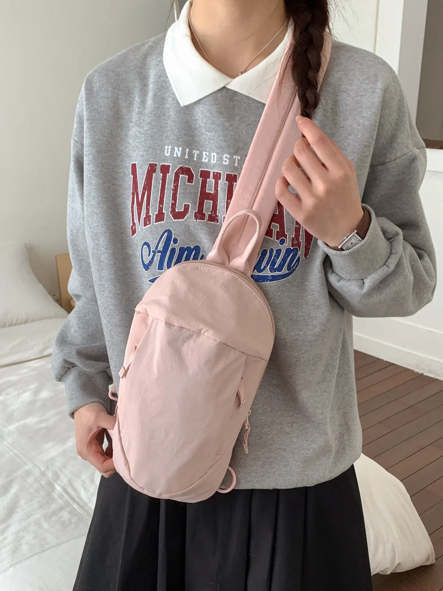 

Solid Color Large Capacity Chest Bag 2026 Spring Simple Nylon Cloth Bag Outdoor Sports Shoulder Bag Lightweight Crossbody Bag