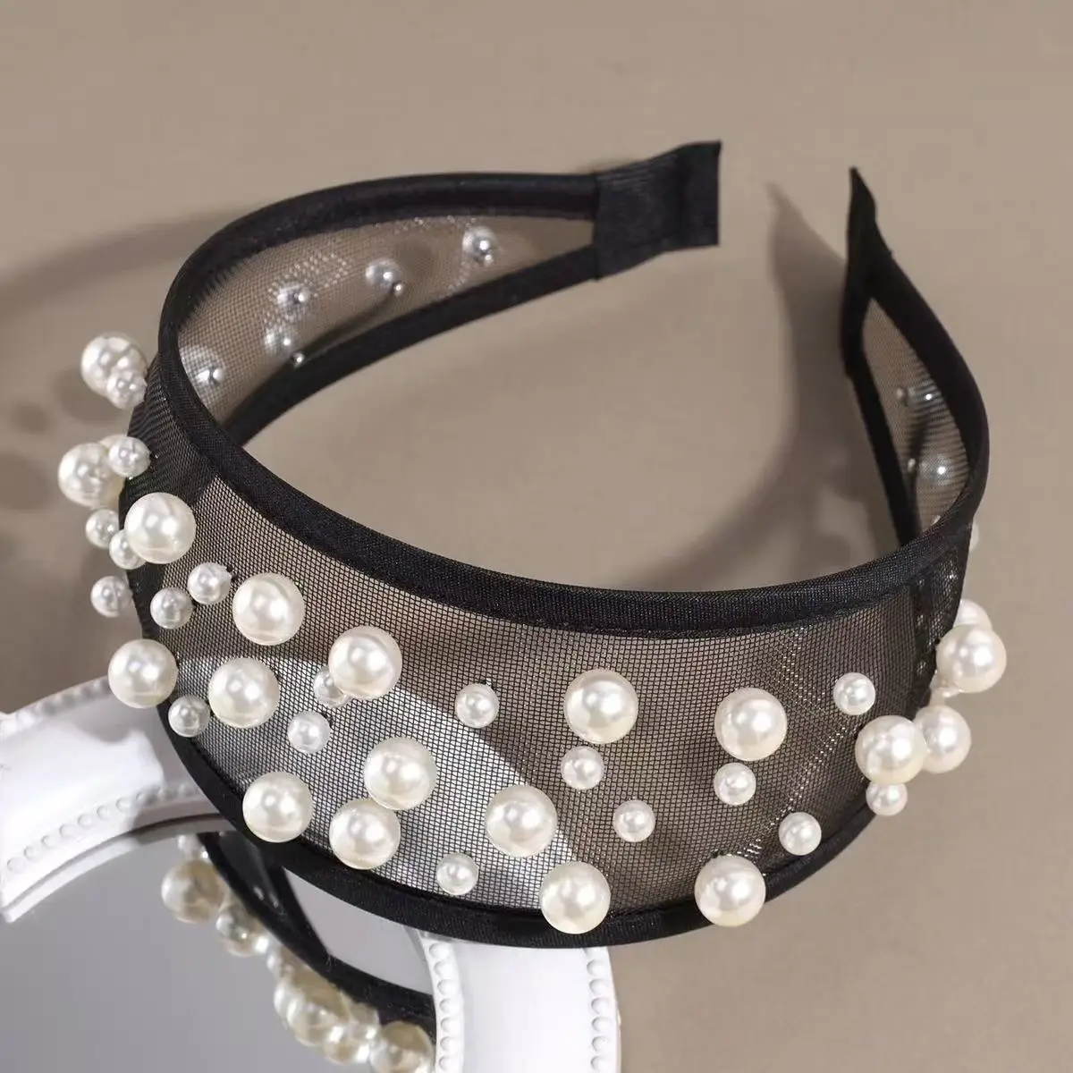 Neues schwarz-weißes 2,56 Zoll breites Mesh-Stirnband mit Perle für Frauen, rutschfester Haarreifen, elegantes modisches Haarband, Haar-Accessoires – Detail 5