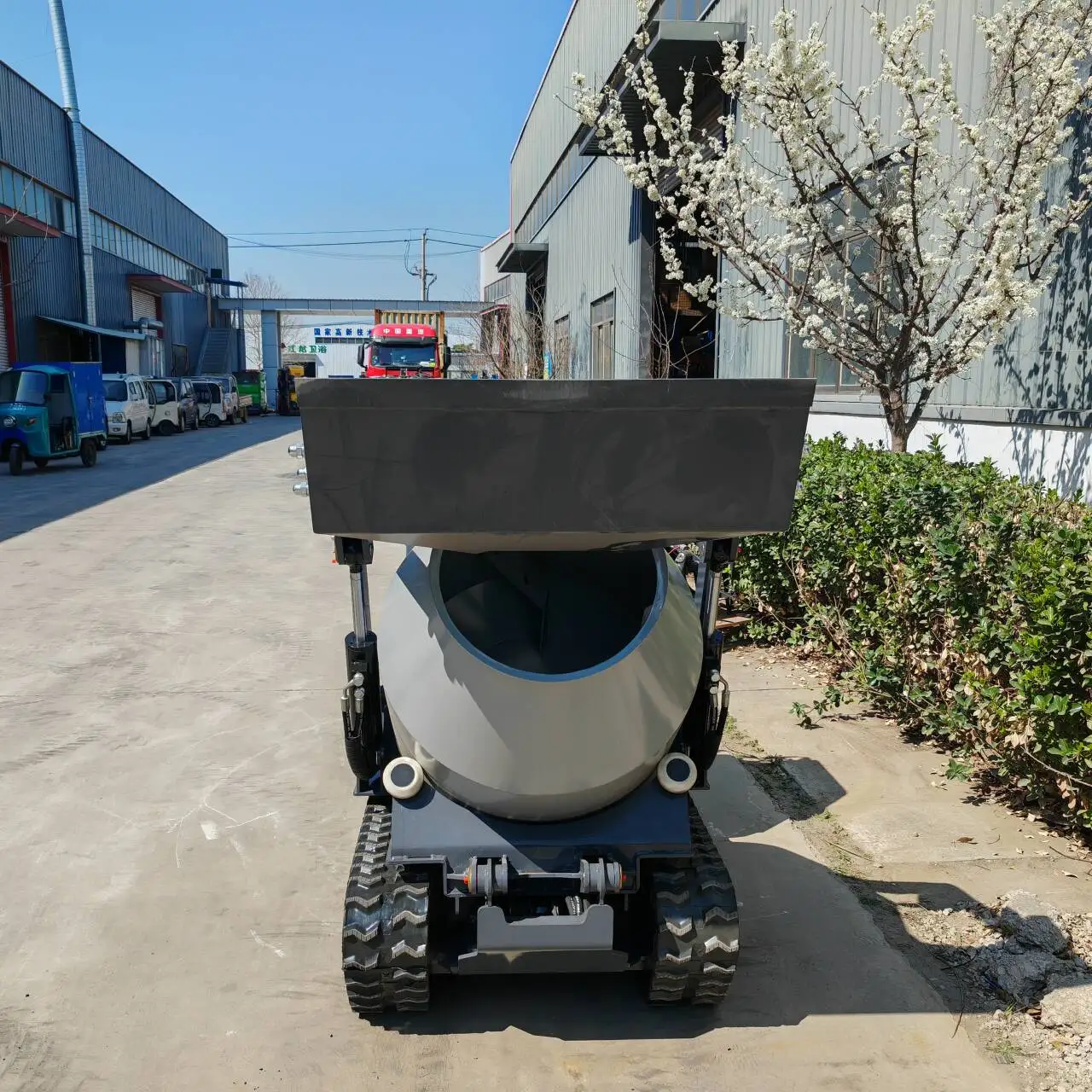 2026 New Diesel Mini Portable Crawler Cement Mixer Machine with Tracks Gear 500L Small Dumper Truck Self-loading Concrete Mixer view 4