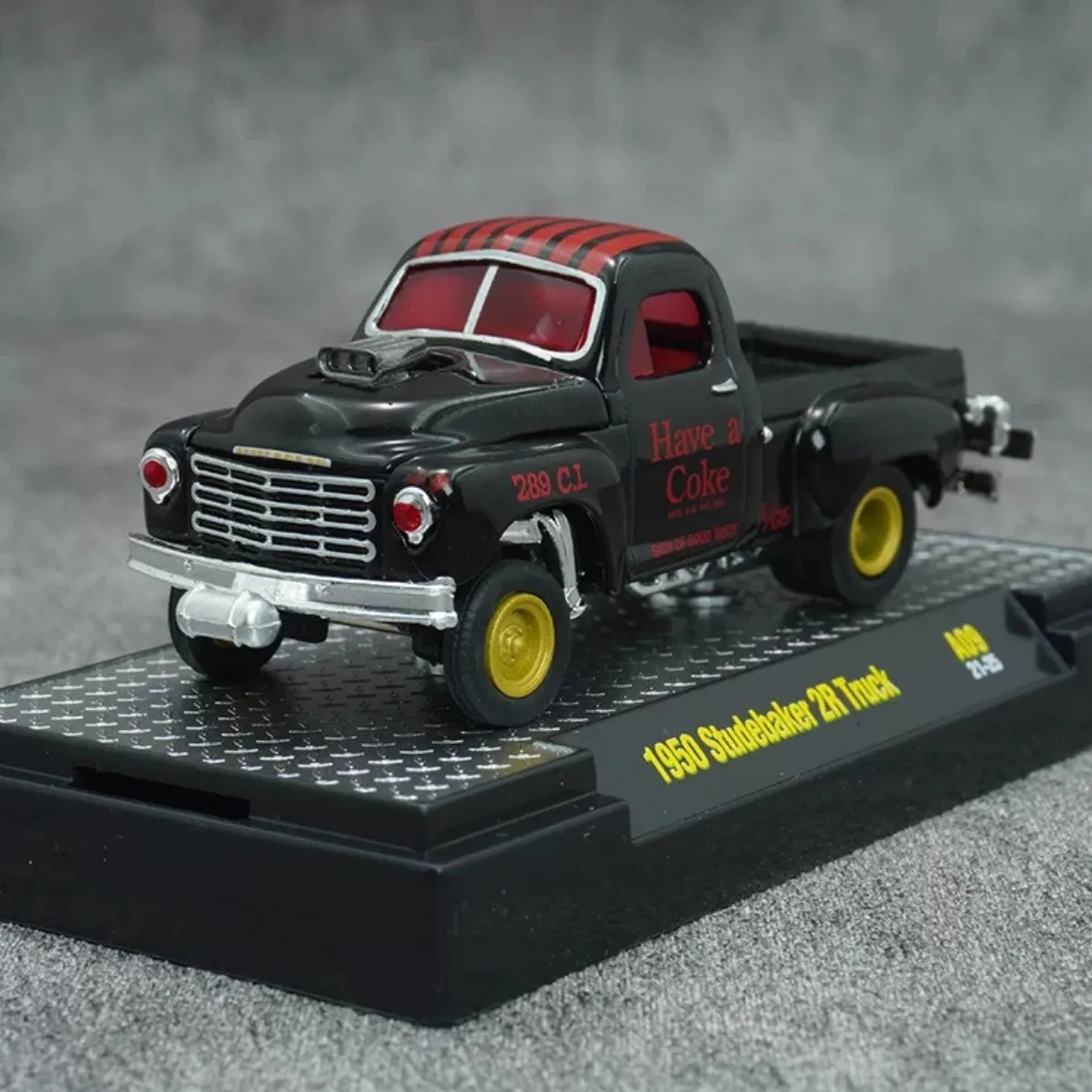 M2 1:64 1950 Studebaker 2r Truck Coca-cola Livery Die-cast Model Car