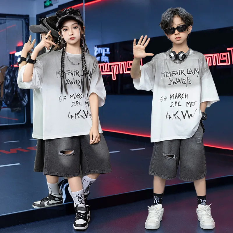 子供のヒップホップスタイルの服,グレーと白のグラフィックTシャツ,文字のTシャツ,女の子と男の子のためのカジュアルなユーズド加工のショーツ,ジャズダンスのコスチュームウェア