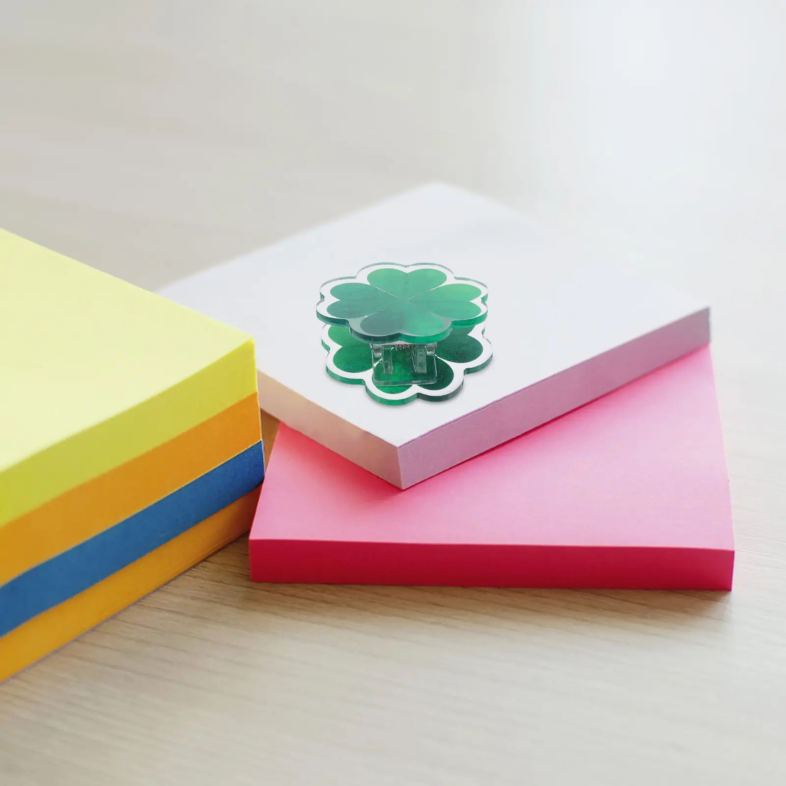 25Pcs Four-Leaf Clover Paper Clips Acrylic Clover Binder Clips Decorative Office Paper Organizer Accessories St Patricks Day