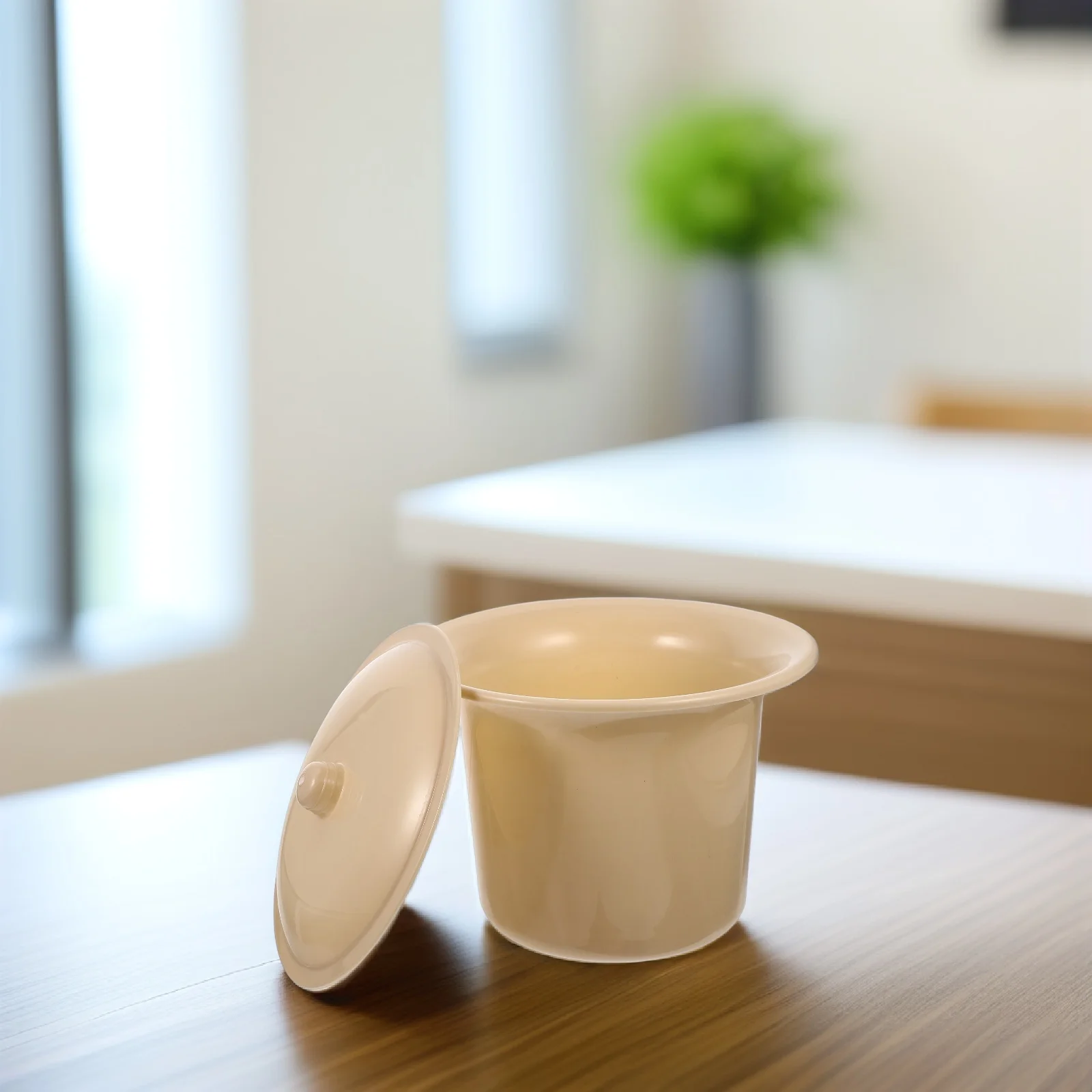 

1pc Thick Urinal Pot Plastic Chamber Bed Pan For Elderly Disabled Portable Night Pee Container Home Hospital Use Covered