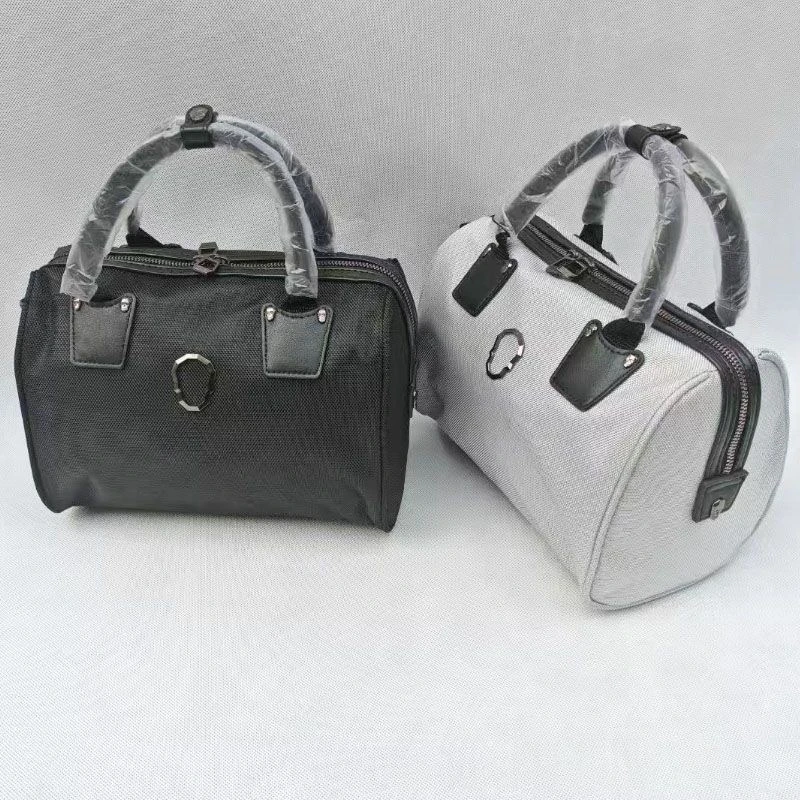 

2025 New Men's Women's Same Golf Handbag Outdoor Shoulder Crossbody Fashion Storage Bag Korea Casual Sport Brand GOLF Skull Bag