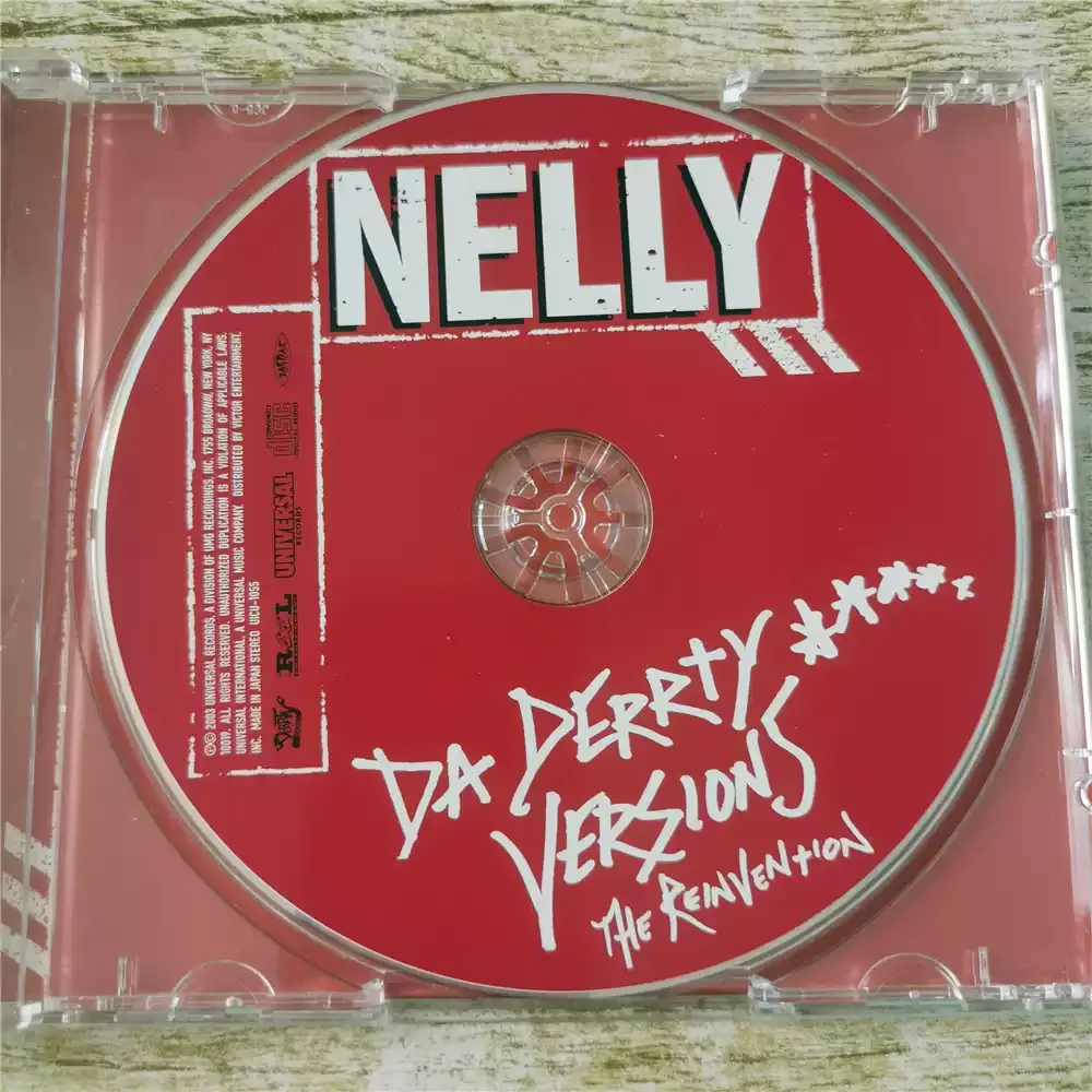 CD Nelly Da Derrty versões fundidas com melodias pop e ritmos brisk do rap do sul, é uma do rap representativo