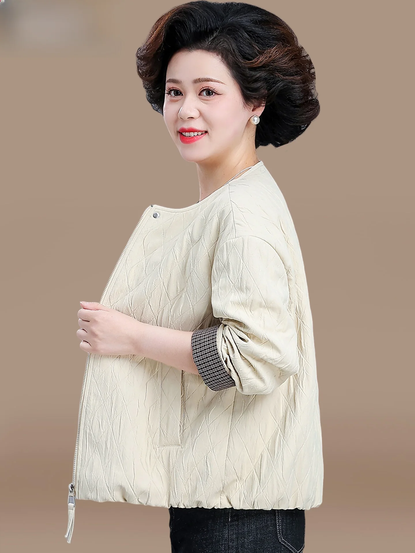 

Женская осенняя куртка 2025 года, новинка, для женщин среднего возраста, свободный крой, на молнии, без капюшона