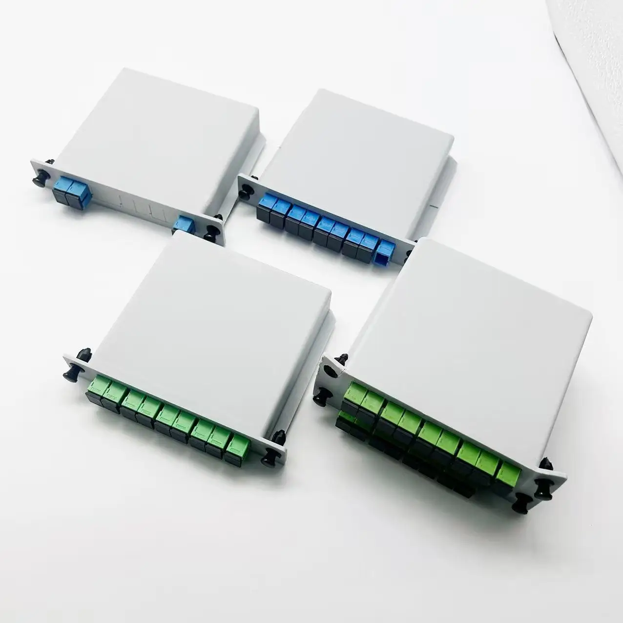 أقحم نوع الألياف مقسم بصري SC APC SC UPC موصل 1x2 1x4 1x8 1x16 نوع بطاقة الاتصالات الخائن شحن سريع