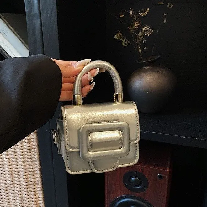 

Новая японская дизайнерская сумка-мессенджер 2026 года: маленькая квадратная, простая, модная, повседневная, через плечо