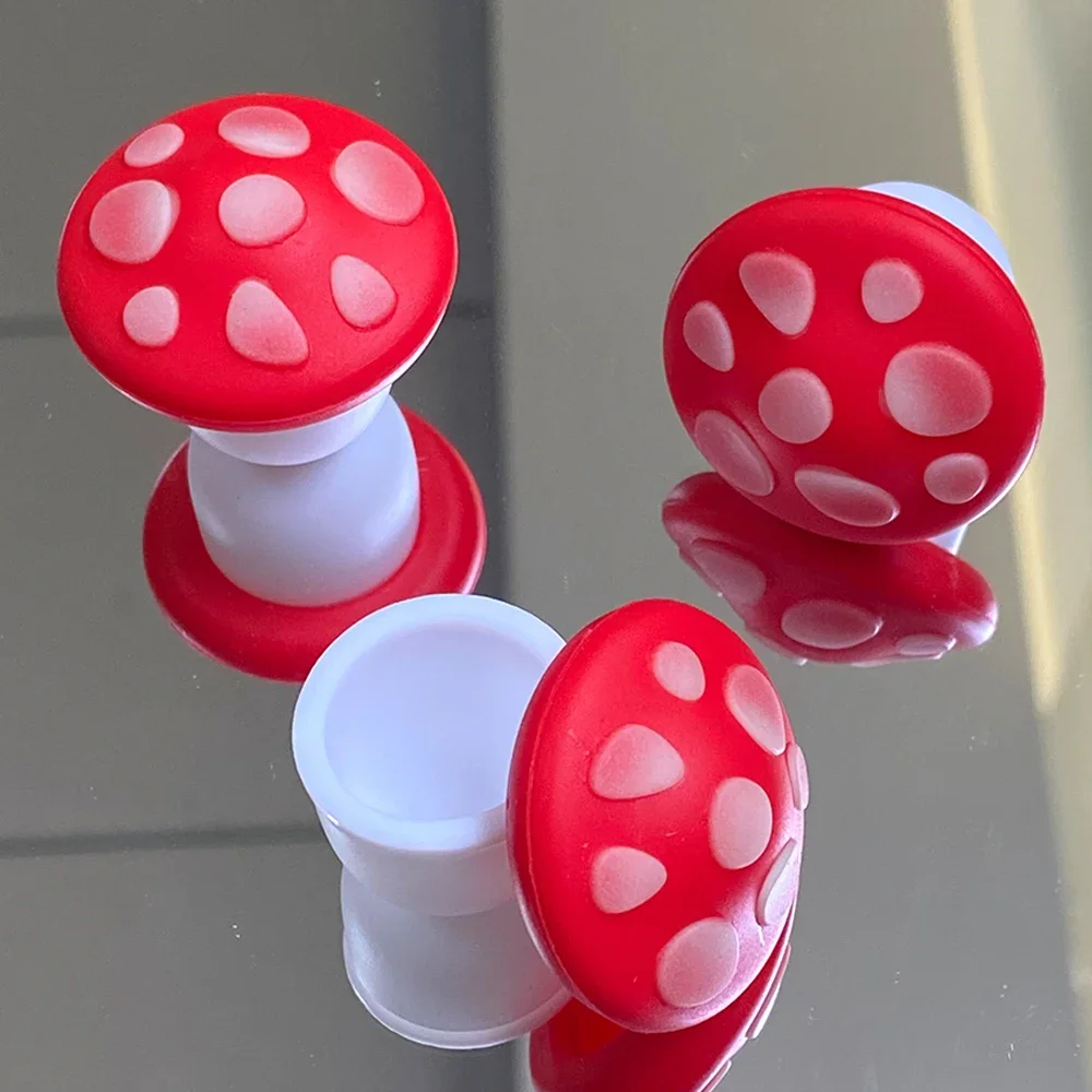 10pcs Mushroom Silicone Jar 5ml Nonstick Container Face Cream Jars Oil Storage Box Color Random