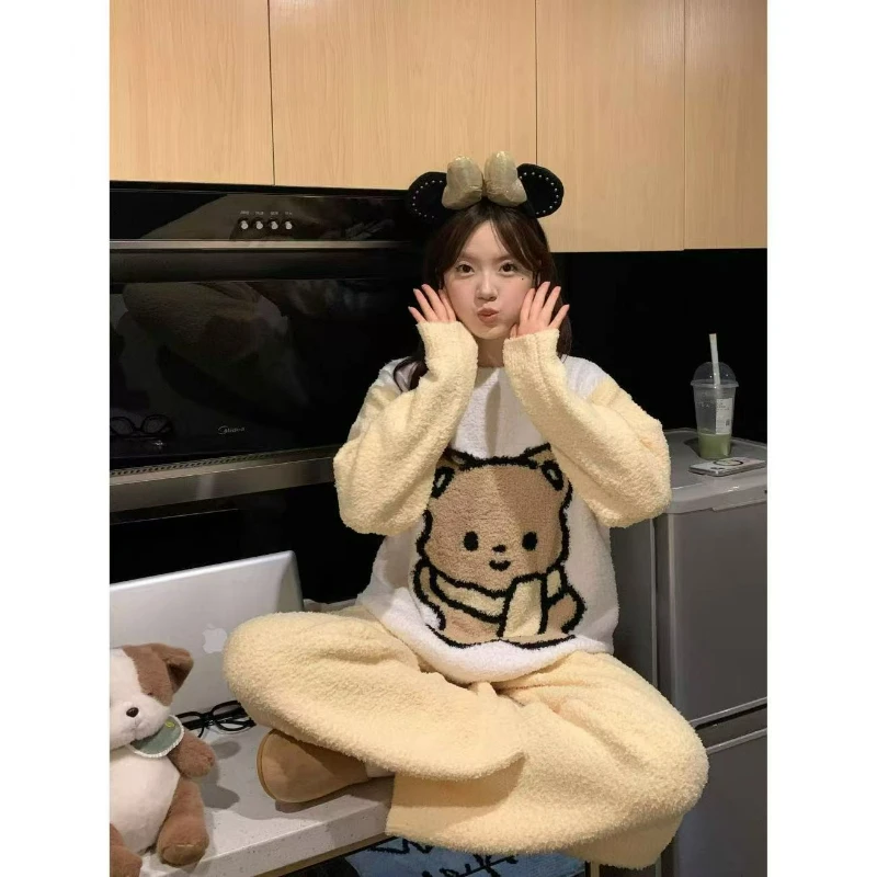 

Новинка осени/зимы 2026: Модный домашний комплект с мультяшным медвежонком для девочек – уютная и непринужденная пижама в милом стиле.