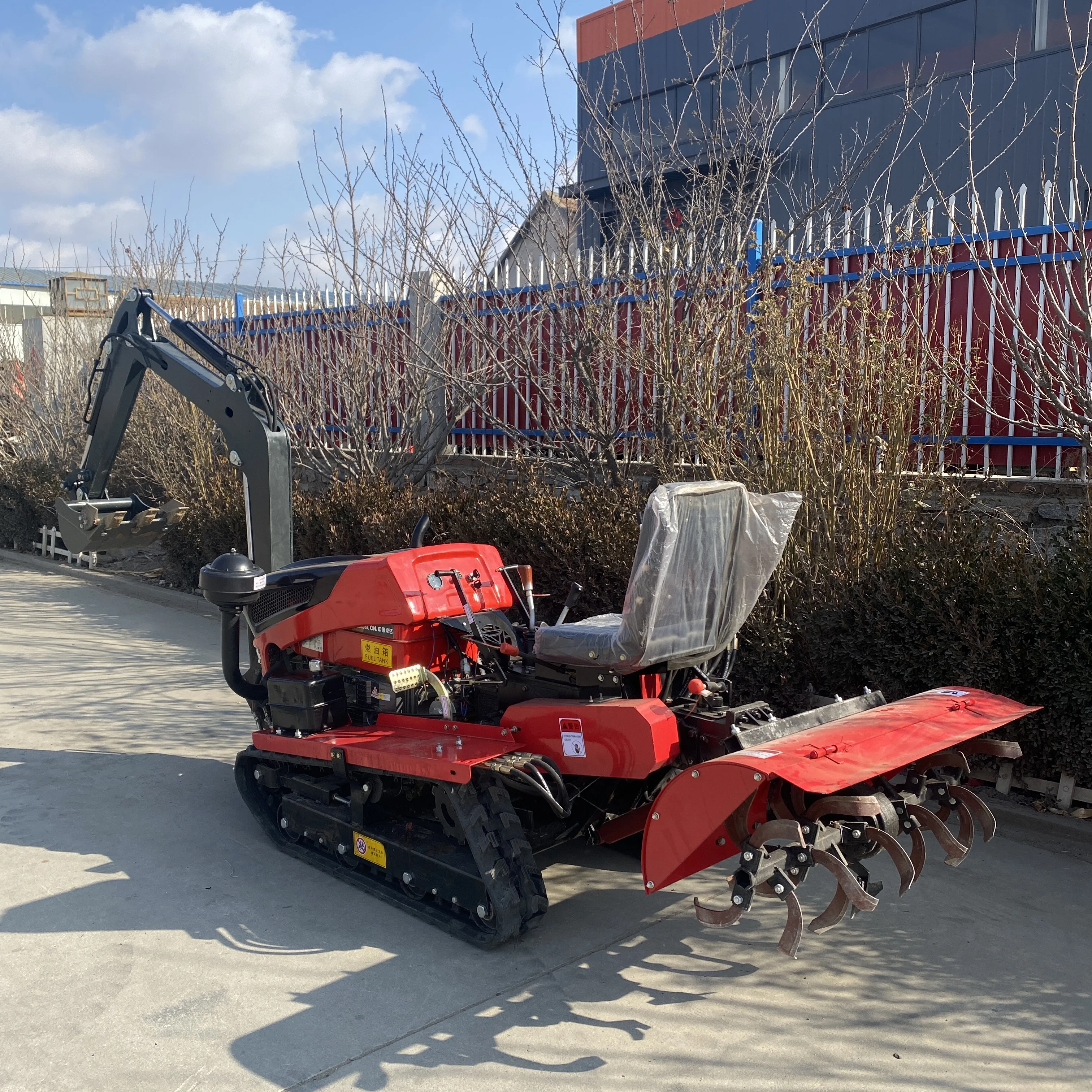 

Индивидуальный прецизионный мини-культиватор-трактор на гусеничном ходу 22 л.с. для эффективной обработки почвы