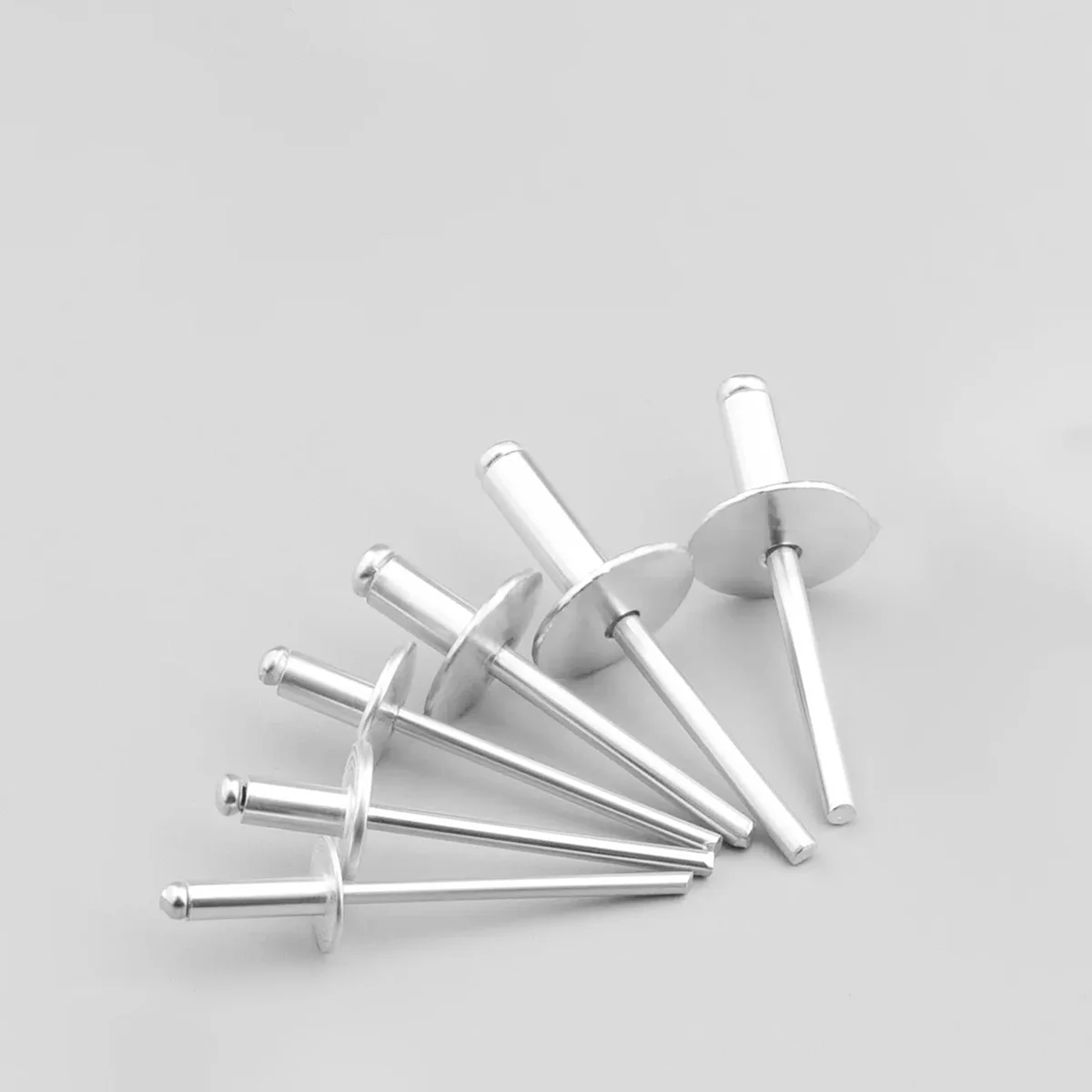 Aluminium-Rundkopf-Nieten mit großer Krempe