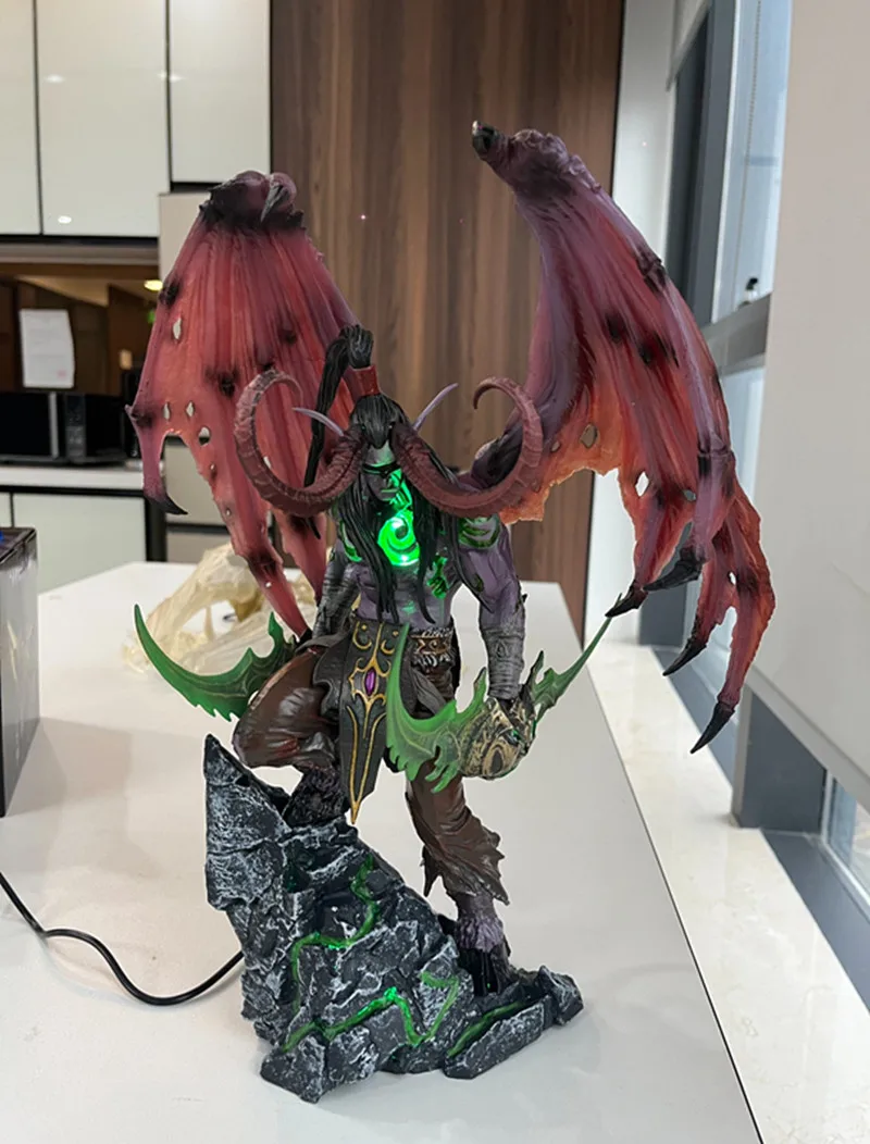 37cm Anime World of Warcraft Figurine GK Illidan Stormrage Action Figures Illuminated PVC Collection Model Toys Birthday Gifts