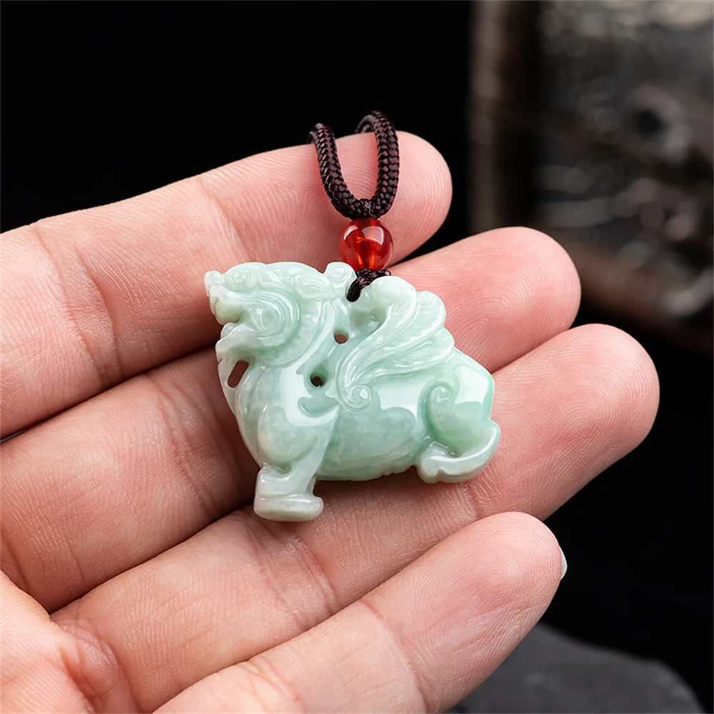 الجاديت الأخضر الجليدي الطبيعي منحوتة الصينية كيلين حية محظوظ قلادة تميمة قلادة شهادة فاخرة اليشم هدية مجوهرات