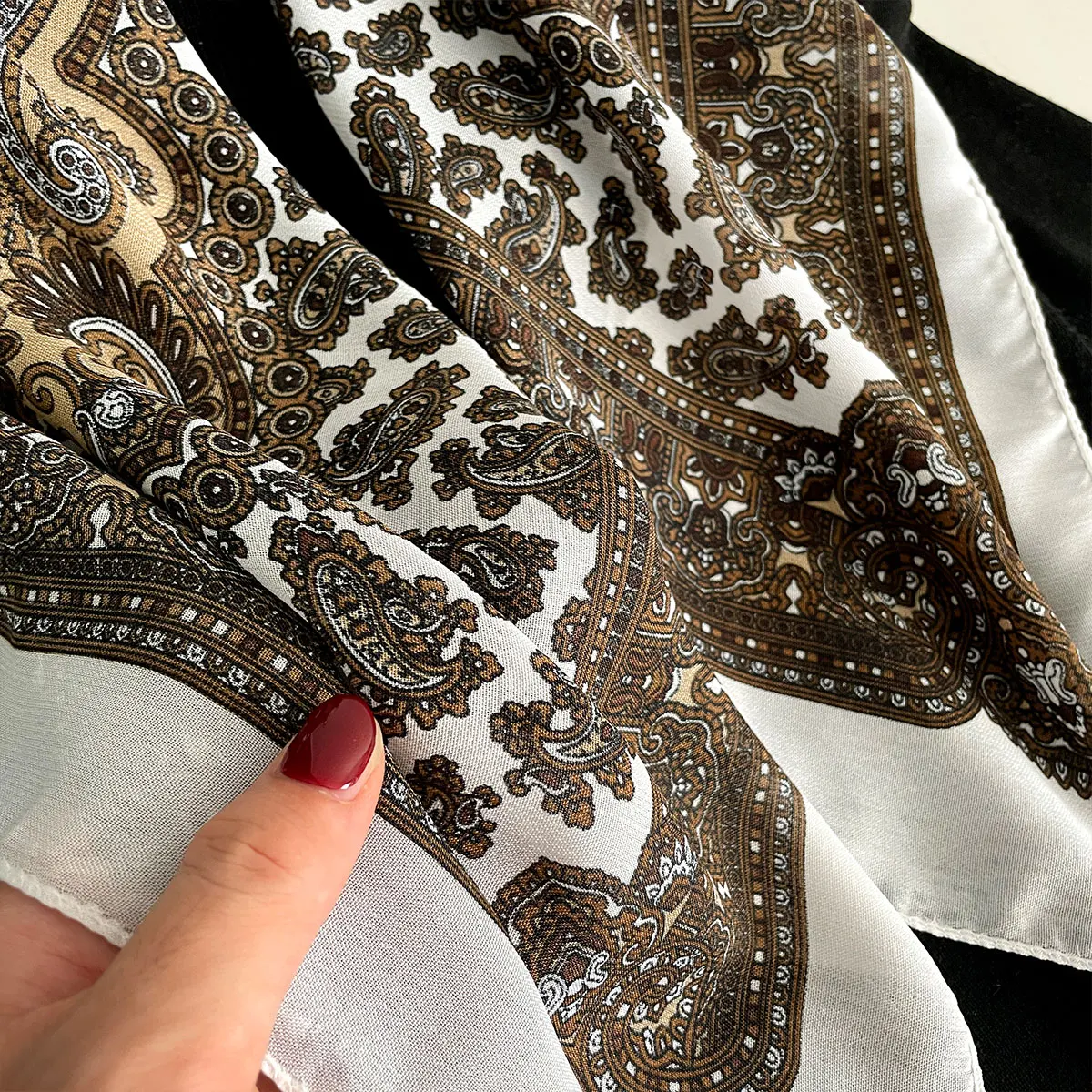 New Fashion 70X70cm Women's Scarf Paisley Print Scarf Cotton Texture Square Shawl Decorative Headband Neck Luxury Design Bandana