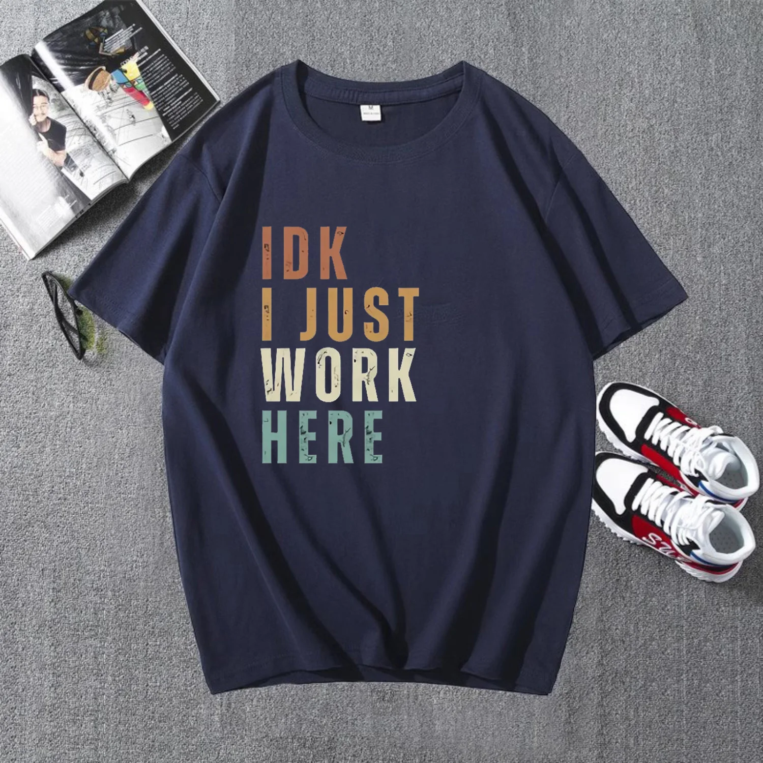 IDK IJUST WORK Here Fun Satire تي شيرت الفكاهة 100% قطن قصير الأكمام مخصص كلاسيكي جديد Crewneck ملابس الشارع للرجال