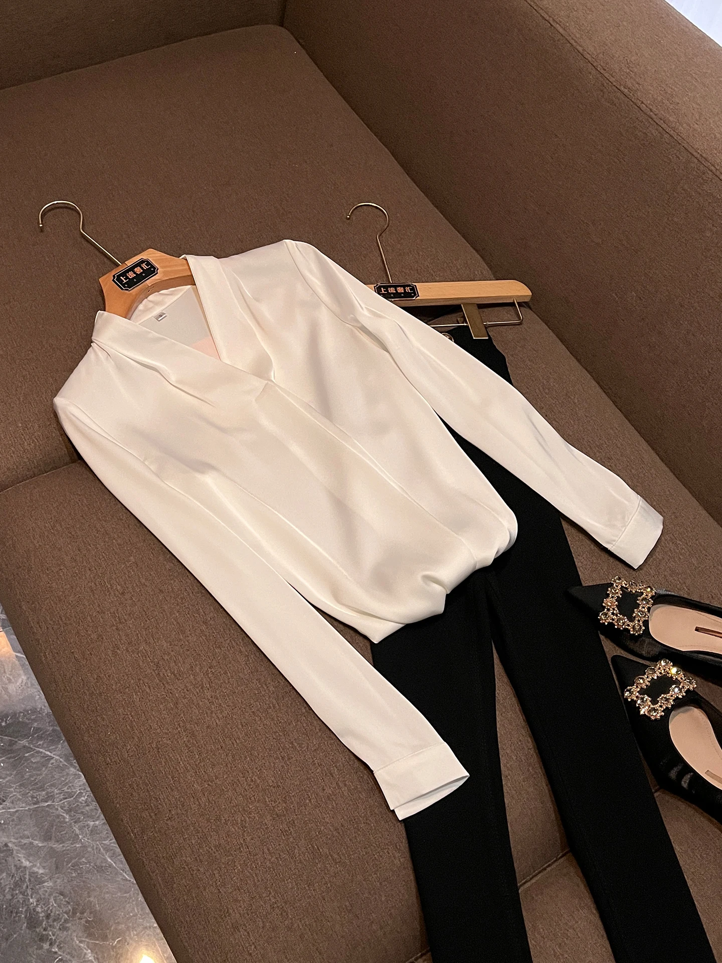 

Elegant Acetate Shirt Women's Long Sleeve Slim Fit V-Neck Commute Professional High-End Feelings Breathable Polyester Spring ...