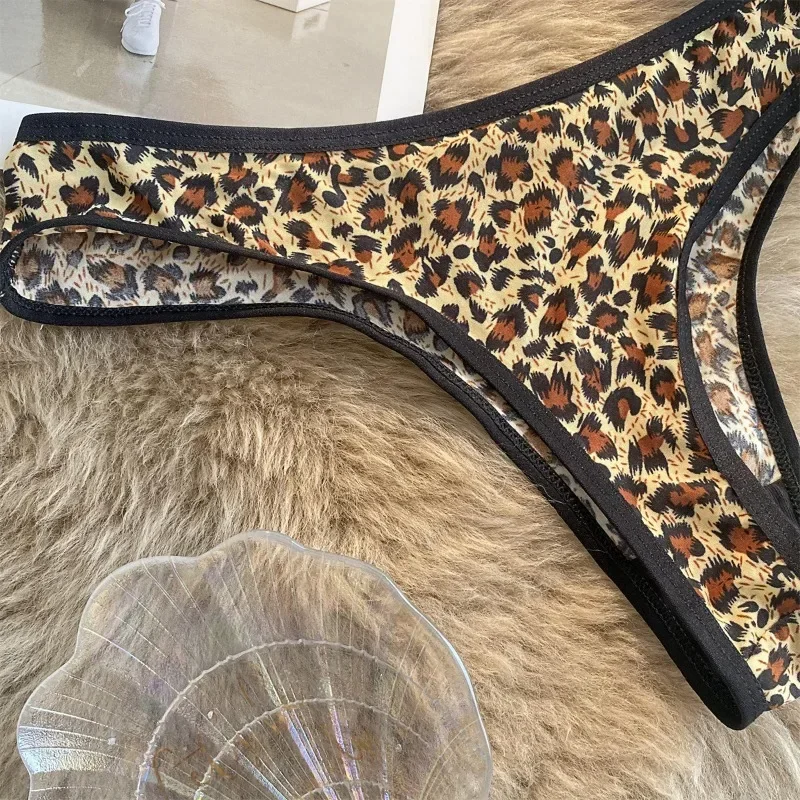 Ropa interior Sexy con estampado de leopardo para mujer, bragas de encaje de cintura baja, algodón de seda sin costuras, tangas ahuecadas,