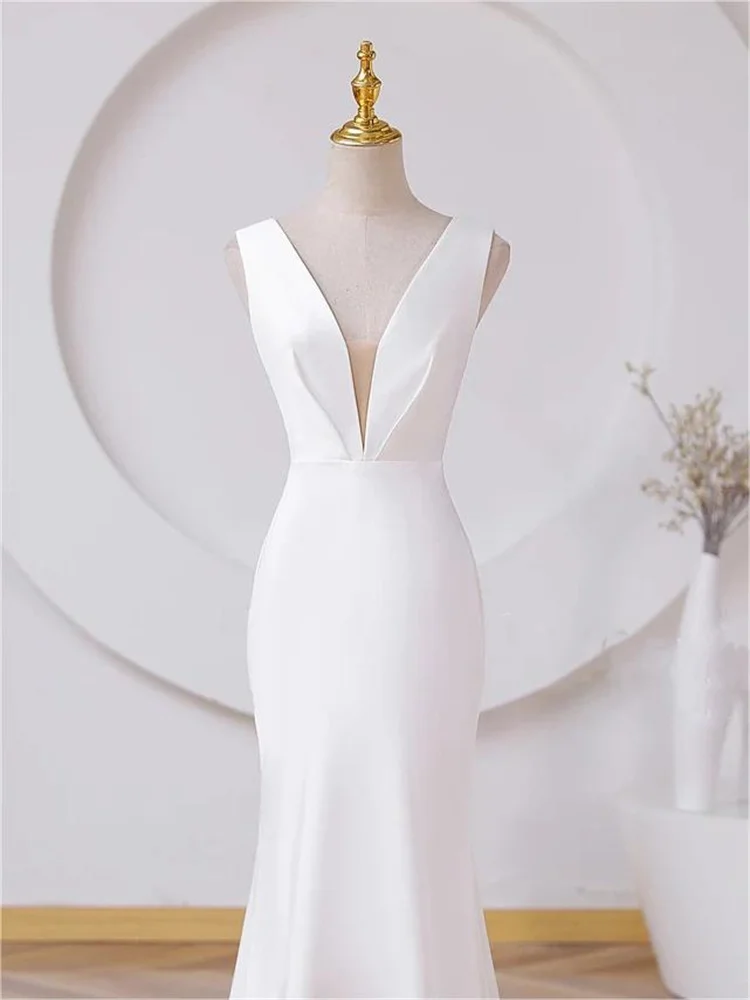 Mermaid Beach White Wedding Dress Vintage Plus Size Minimalist V Neck Satin Sleeveless Back Zipper Sweep Train Women Party Gown