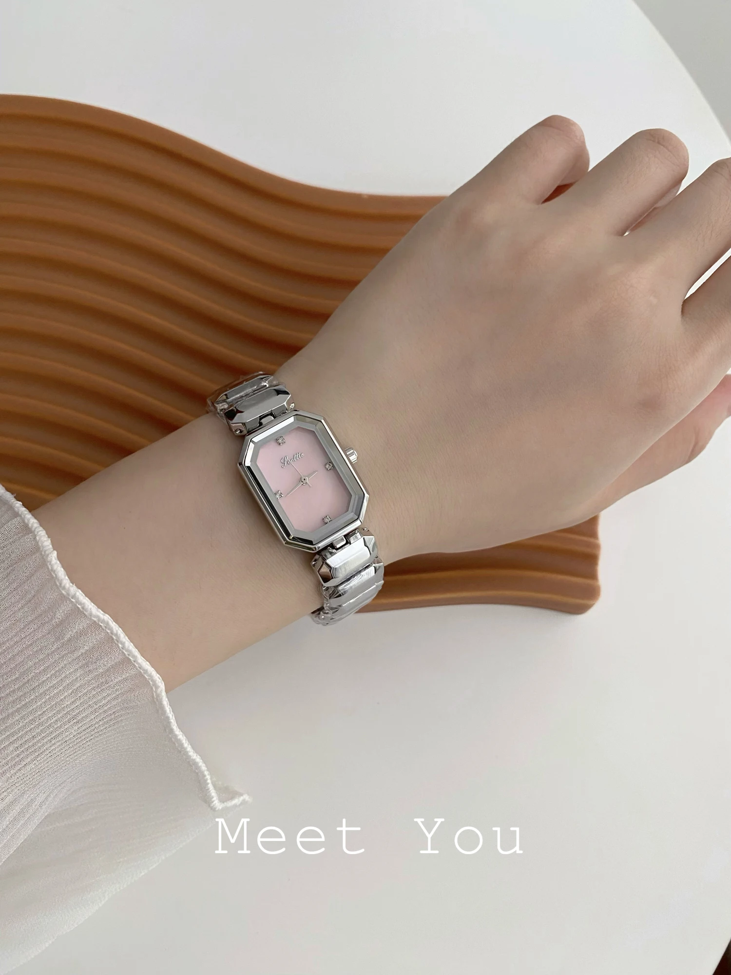 Элегантный перламутровый циферблат, винтажный браслет, мягкий роскошный квадратный браслет, стильные и минималистичные женские часы.