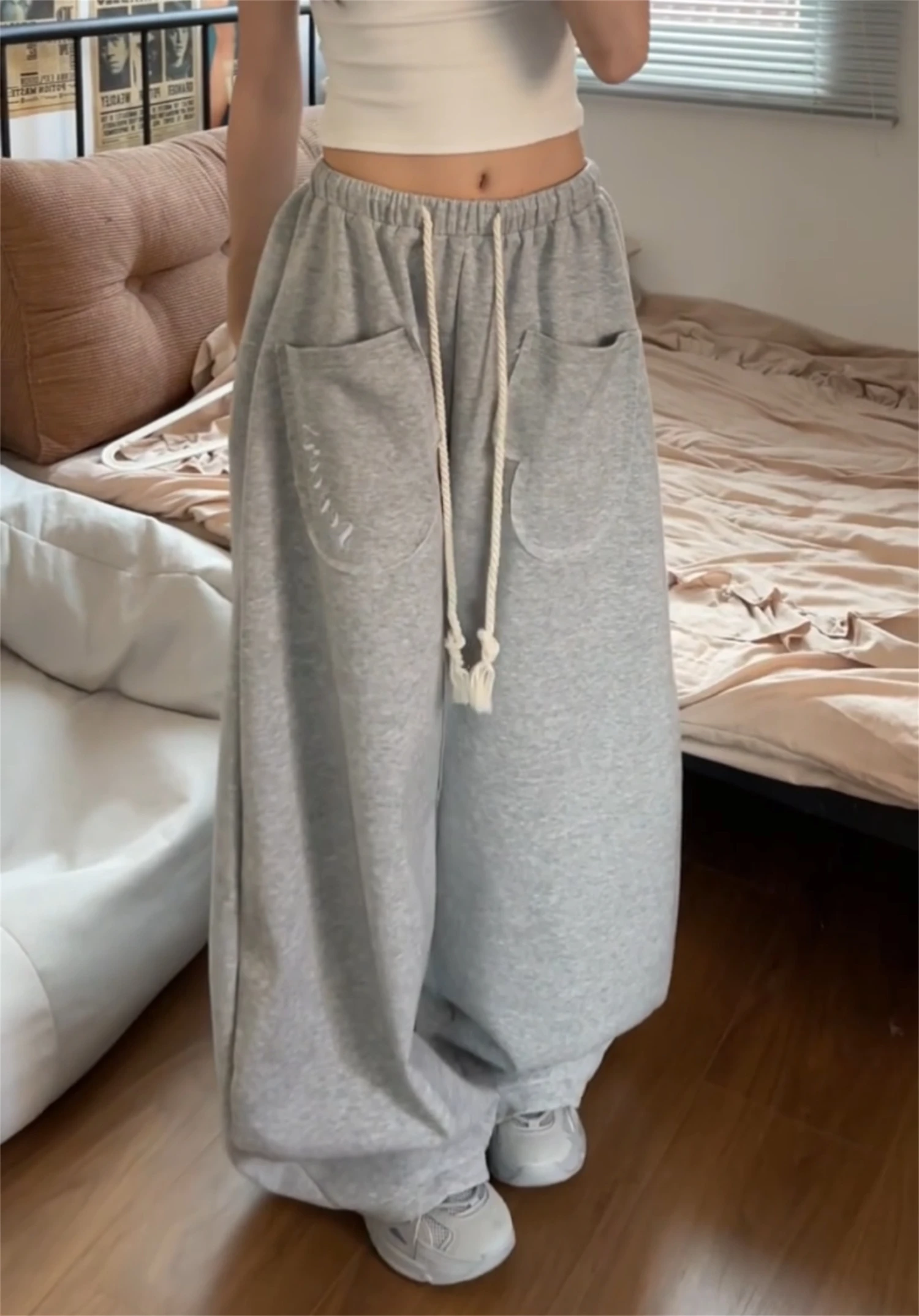 Women's Y2K Baggy Sweatpants with Rope Drawstring & Big Pockets Loose Wide Leg Trousers Casual Streetwear Fashion Pants