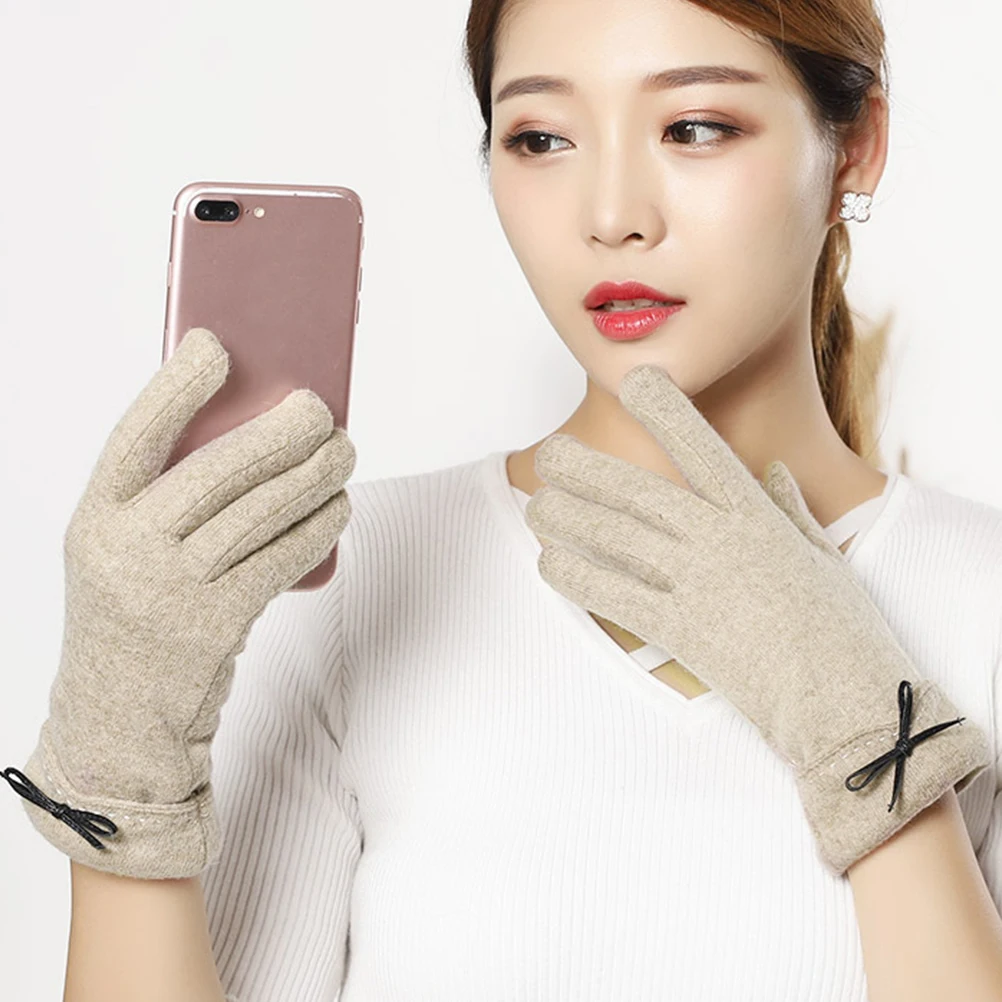 1 زوج النساء الشتاء قفازات شاشة لمس الكاكي Bowknot موضة في الهواء الطلق الدافئة لينة قفازات مريحة لركوب الدراجات الاستخدام اليومي إبقاء