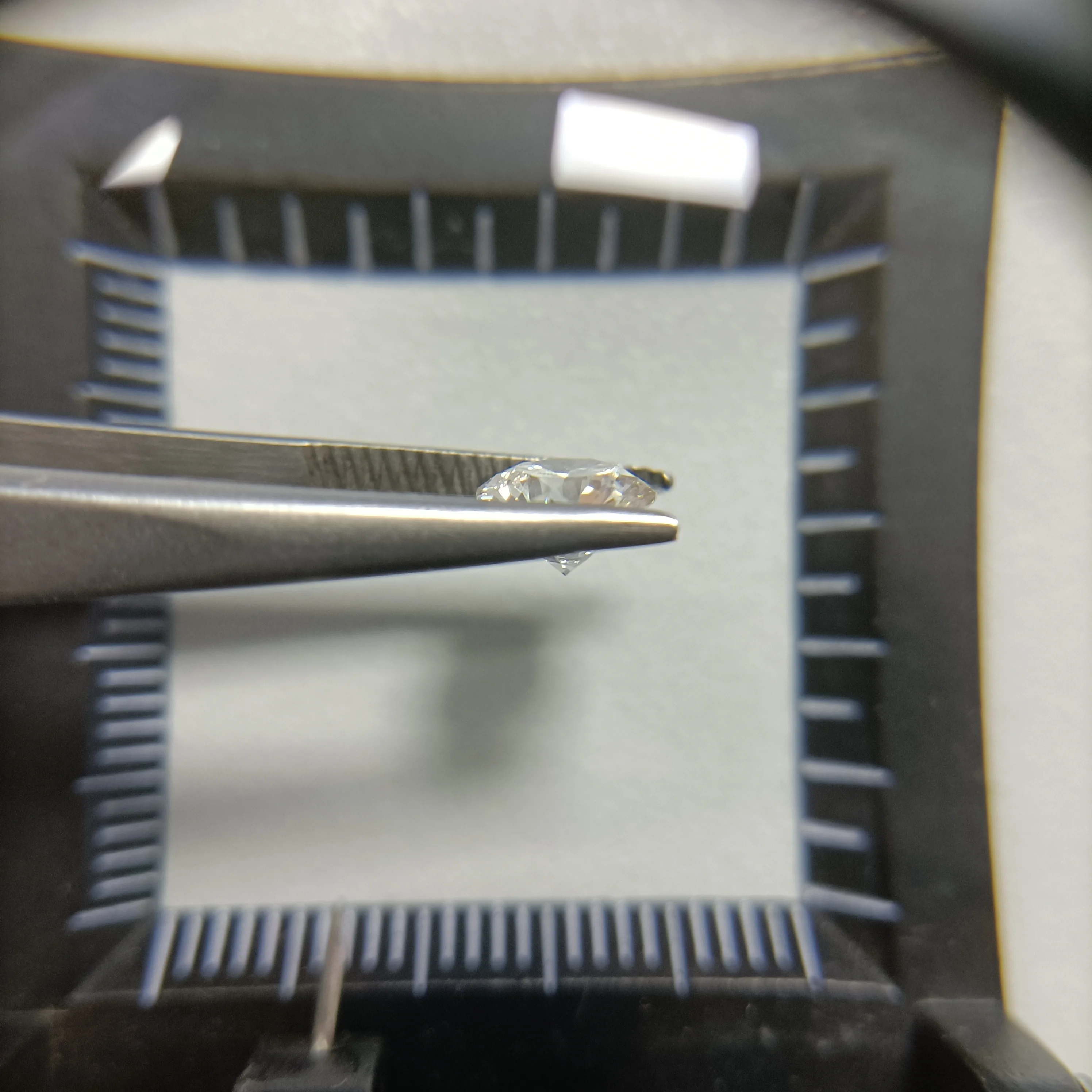 VVS/VS 5mm 0,5ct HPHT IGI z certyfikatem laboratoryjnym, okrągłym białym diamentem o szlifie brylantowym