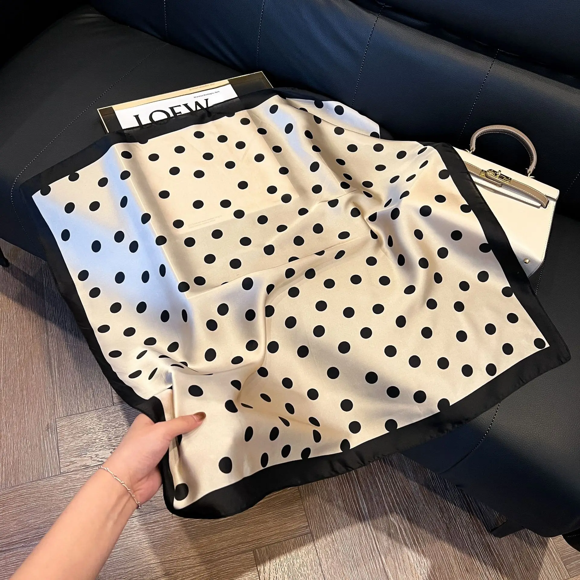 70 cm gepunkteter Schal für Damen, Frühling und Sommer, dünner Twill-Schal aus Seidenimitat für modischen und vielseitigen Turban-Schal – Detail 7