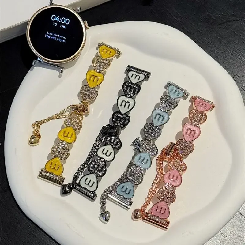 

Букви М в форме сердца с бриллиантами подходят для ремешков часов Huawei GT5/GT5 Pro/GT4/GT2/3/4 22 мм/20 мм/18 мм.