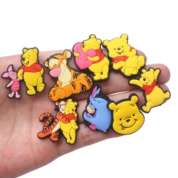 Pooh bear Tiger漫画シリーズシューズチャーム、アクセサリー、クラシッククロッグデコレーションバンド、パーティープレゼント、1個